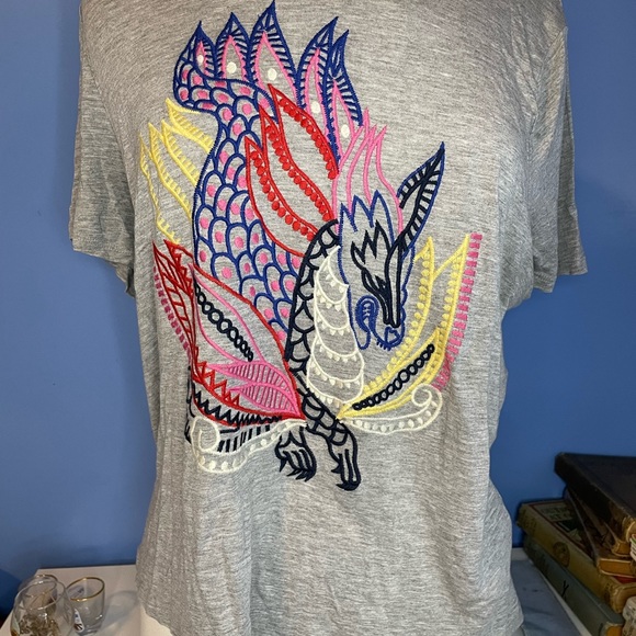 H&M Tops - Embroidered dragon t-shirt